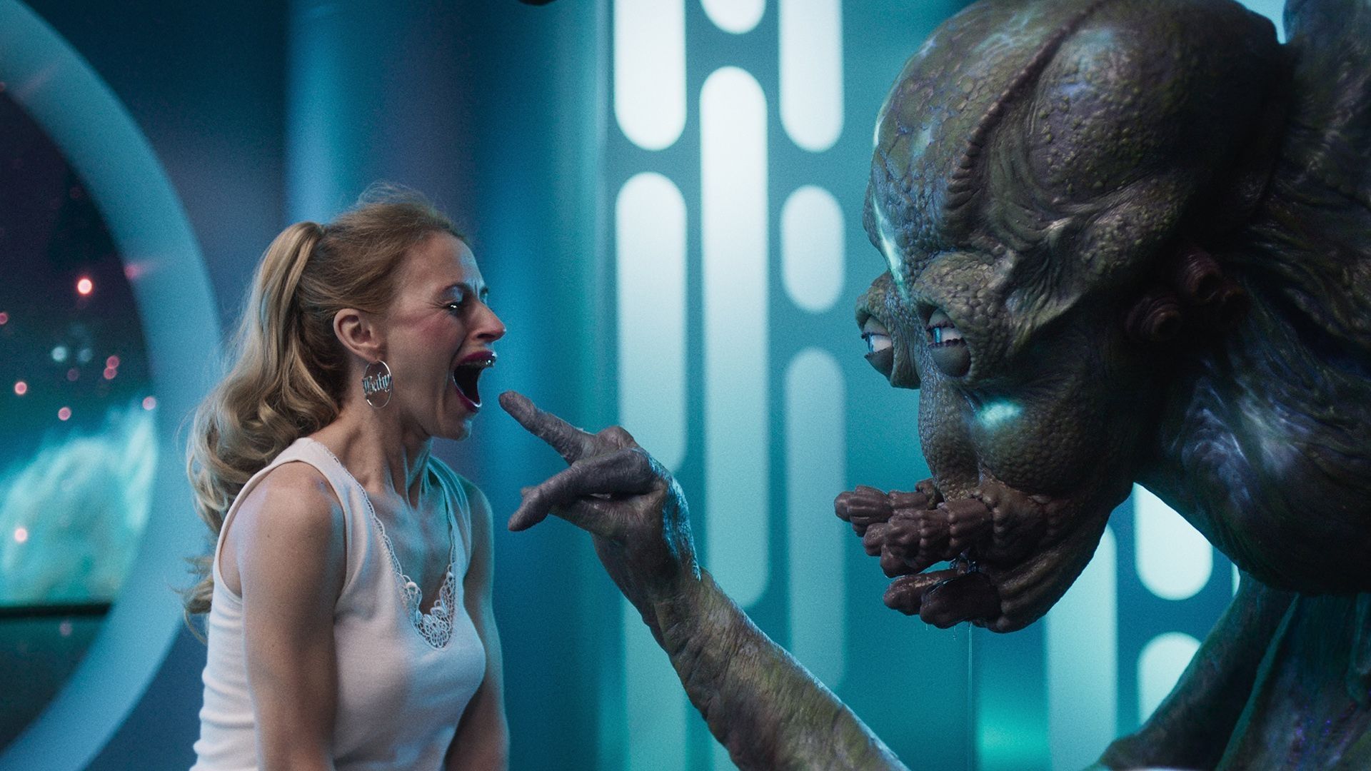 F 2 The Black Hole 17311B257D Big 16 9